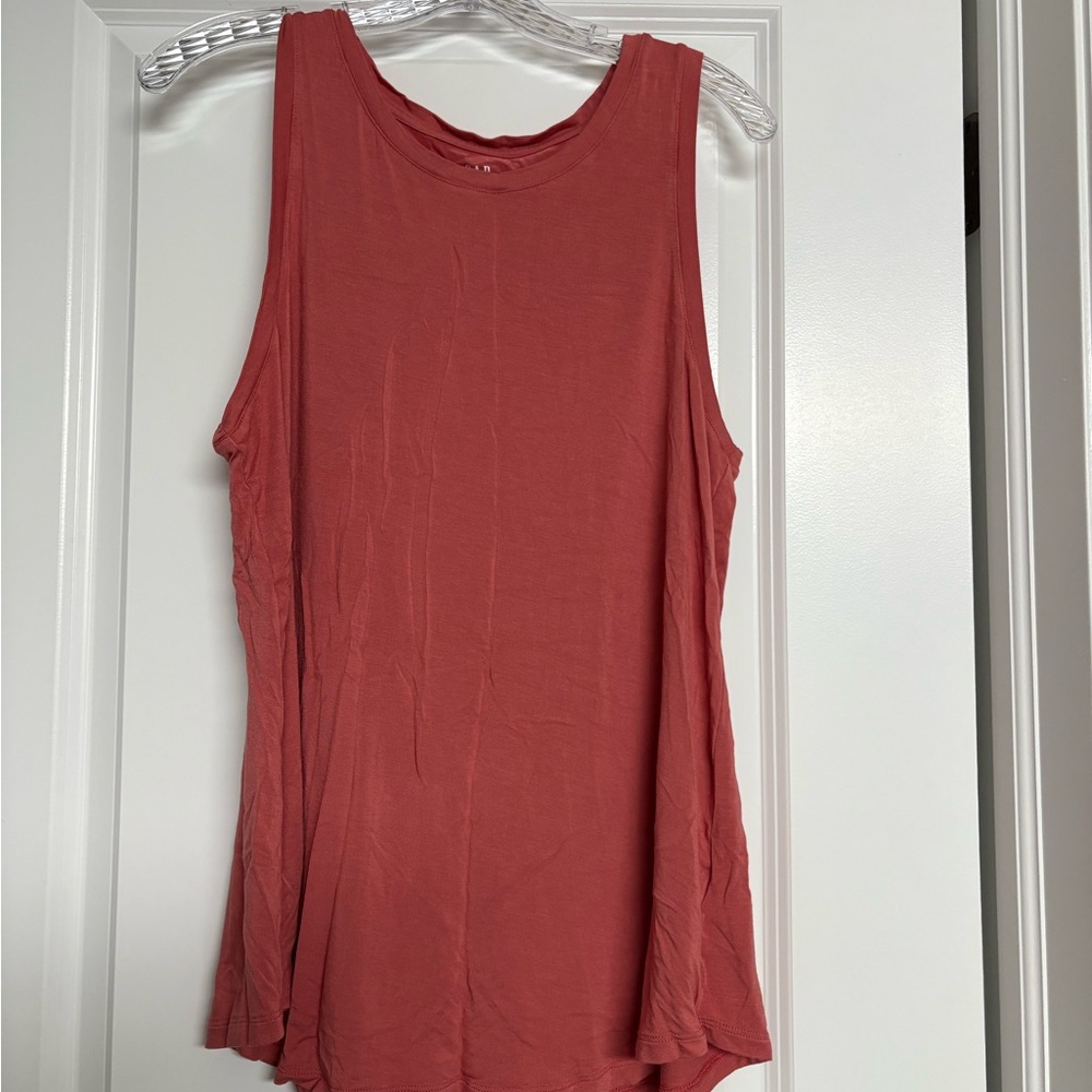 GAP Women's Tank Top in Coral